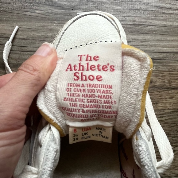 Reebok Women's Club C 85 Vintage Tennis Sneakers in Cream/Red. - Picture 3 of 3